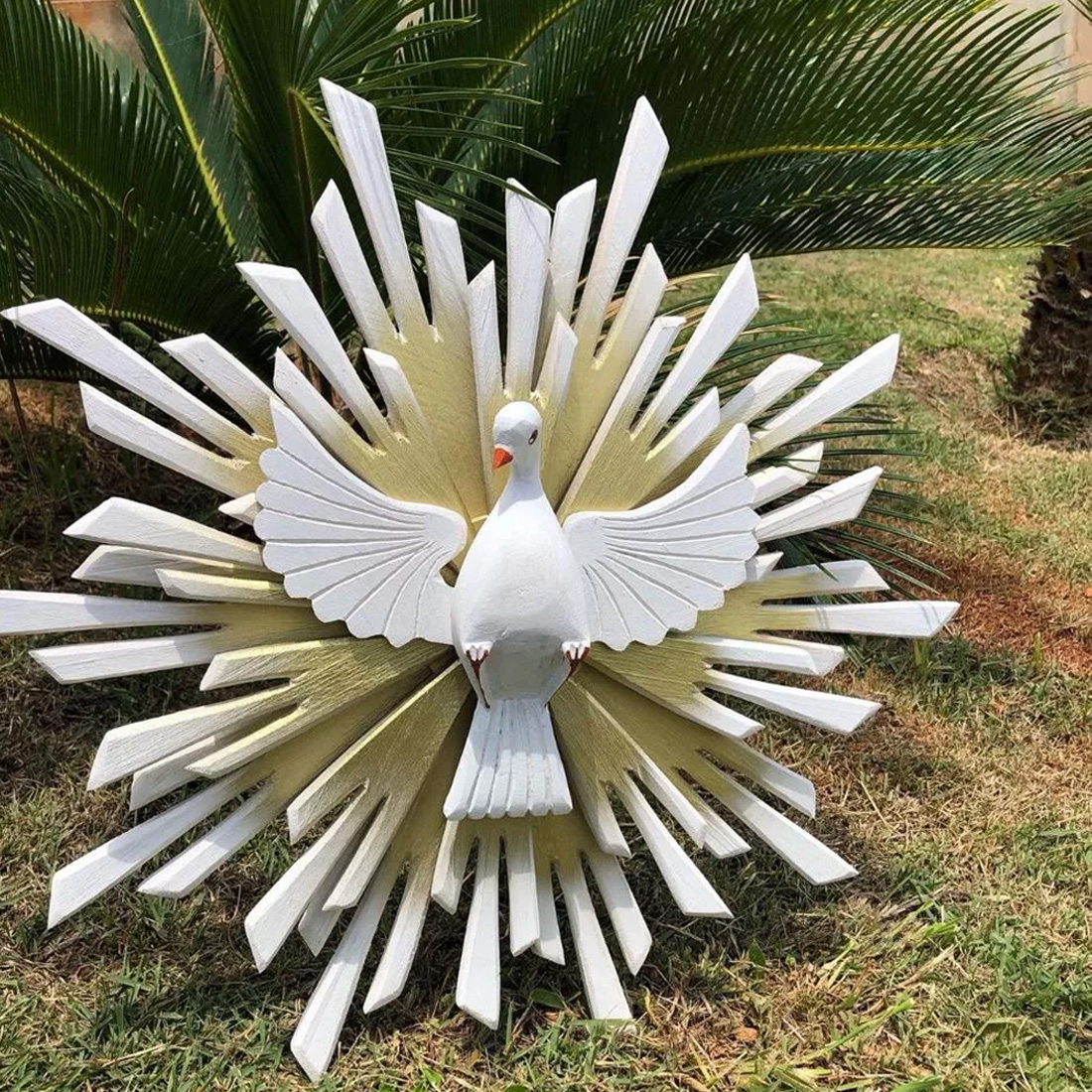 Escultura Divino Espirito Santo de Parede De Madeira Maciça Esculpido a mão 50cm