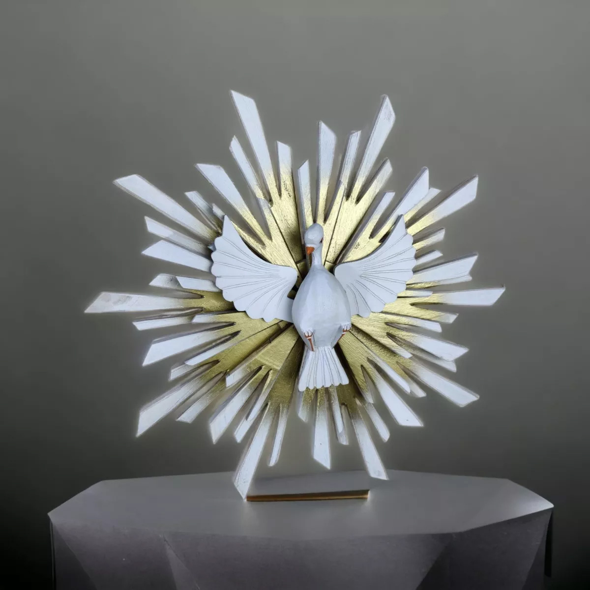 Escultura Divino Espirito Santo de Parede De Madeira Maciça Esculpido a mão 50cm