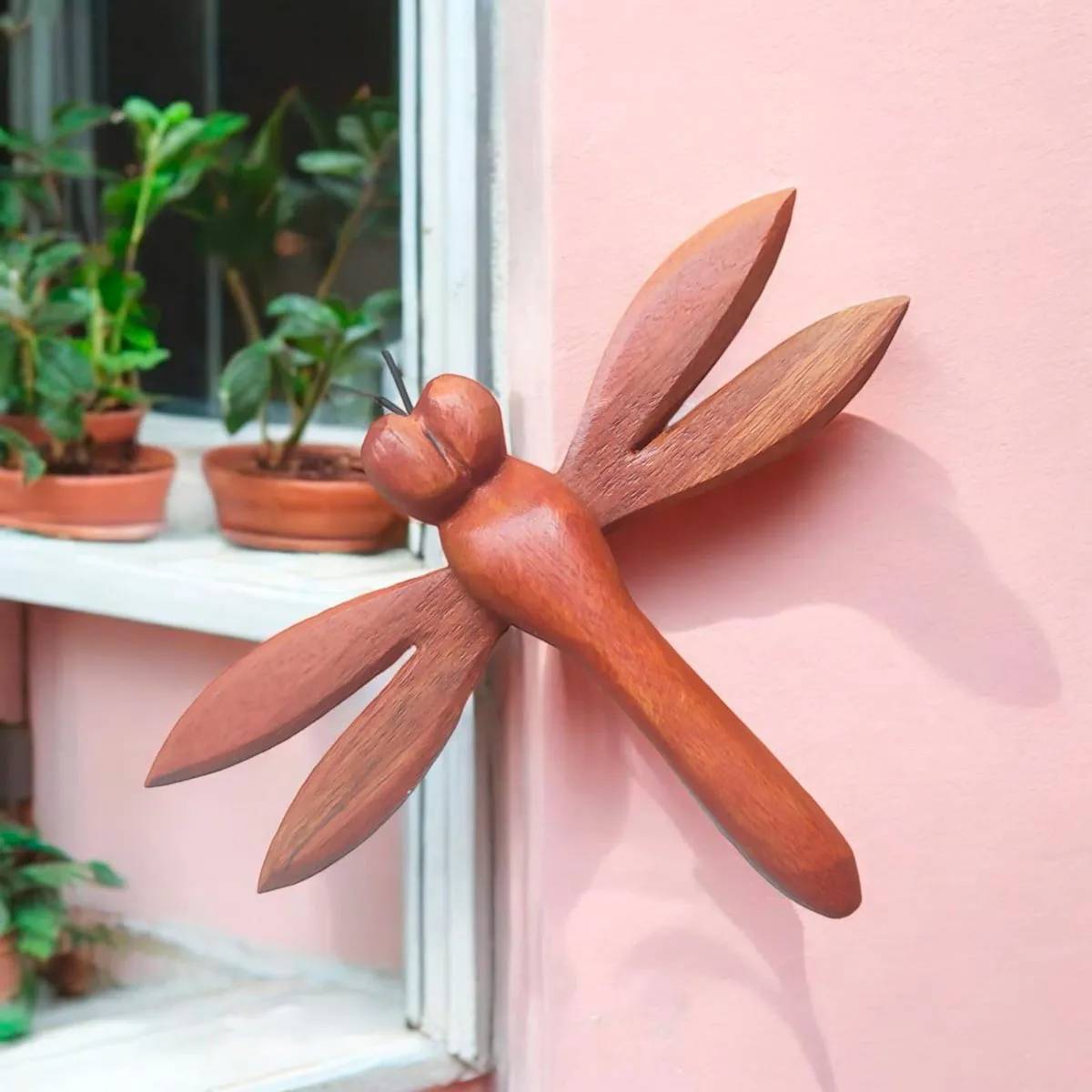 Escultura Libélula em Madeira de Parede
