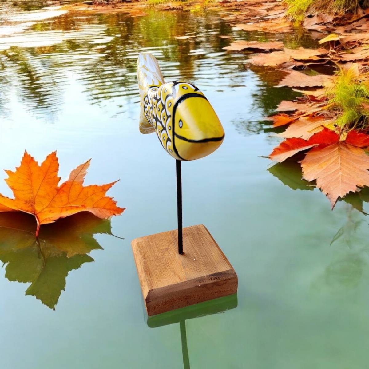 Escultura de Peixe em Madeira Amarelo