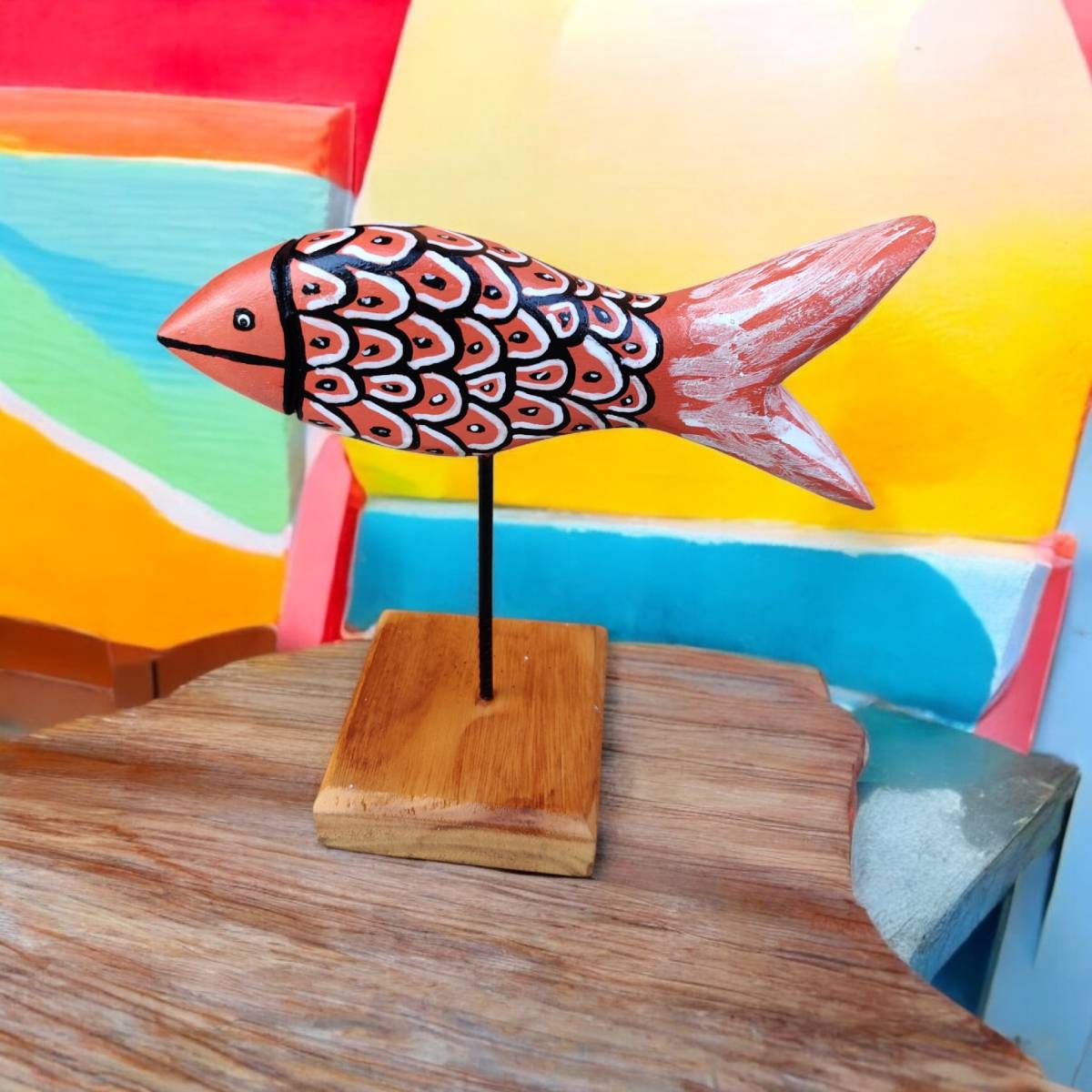 Escultura de Peixe em Madeira Vermelho