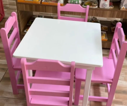 Mesa Branca + 4 Cadeiras