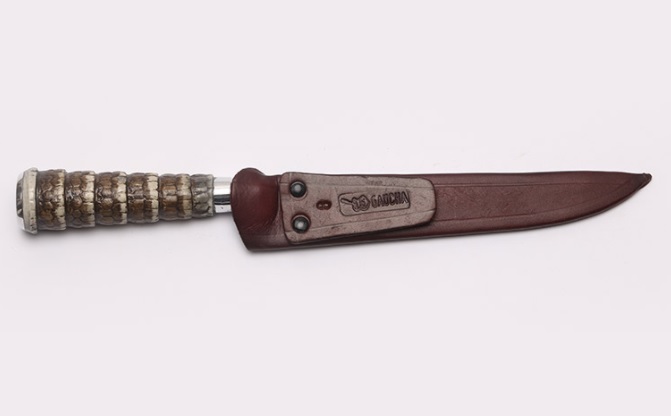 Faca estilo Solingem  aço inox 3 mm de espessura cabo fibra tatu bainha em couro 8 polegadas Facas Gaucha 2008RT 