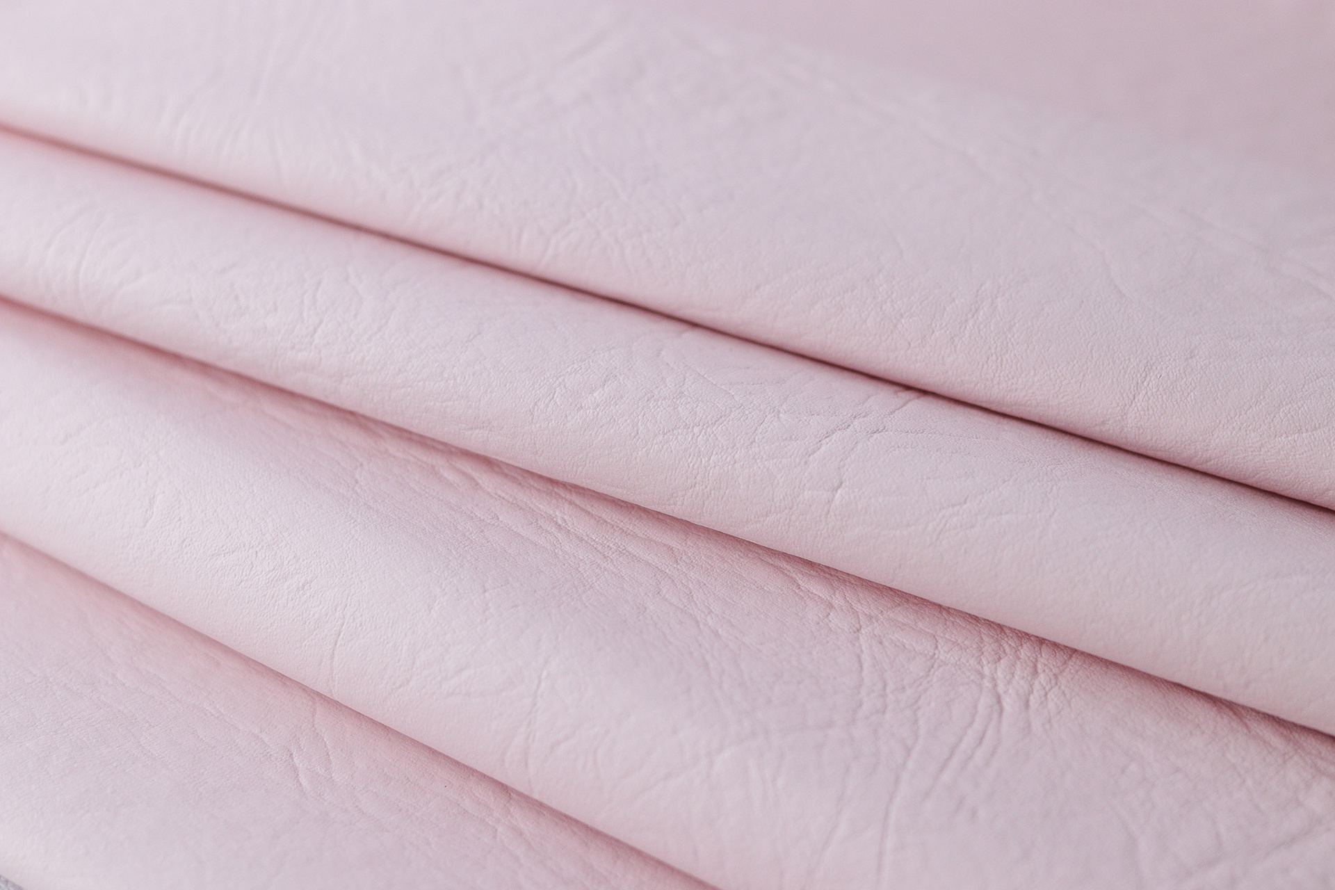 Cabeceira Casal Estofada Para Cama Box 140cm x 60cm Reta Luxo Dupla - Courino Rosa com Tachas Fumê