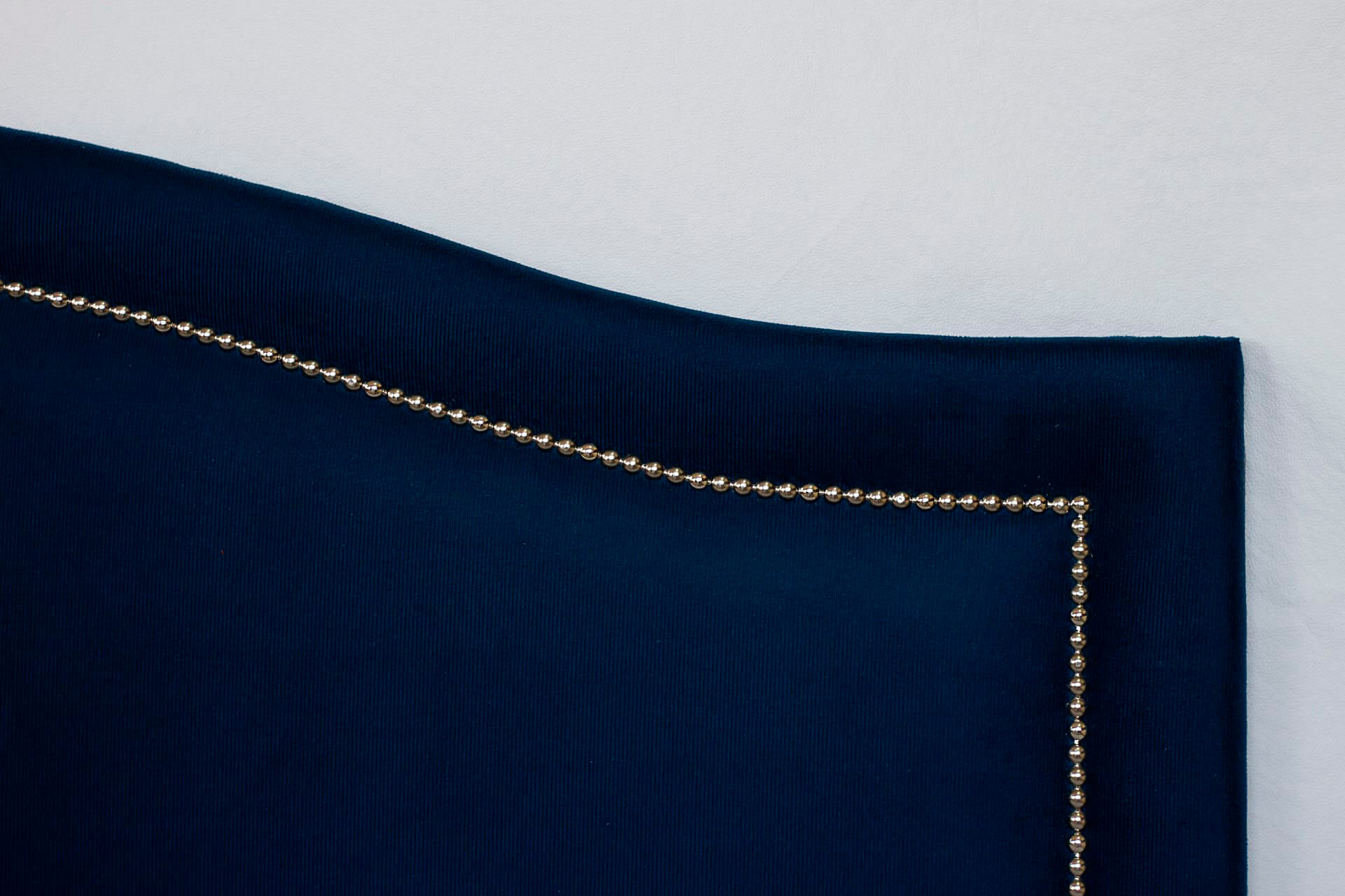 Cabeceira Casal Para Cama Box Curva 140x60 Veludo Azul - Tachas Prata