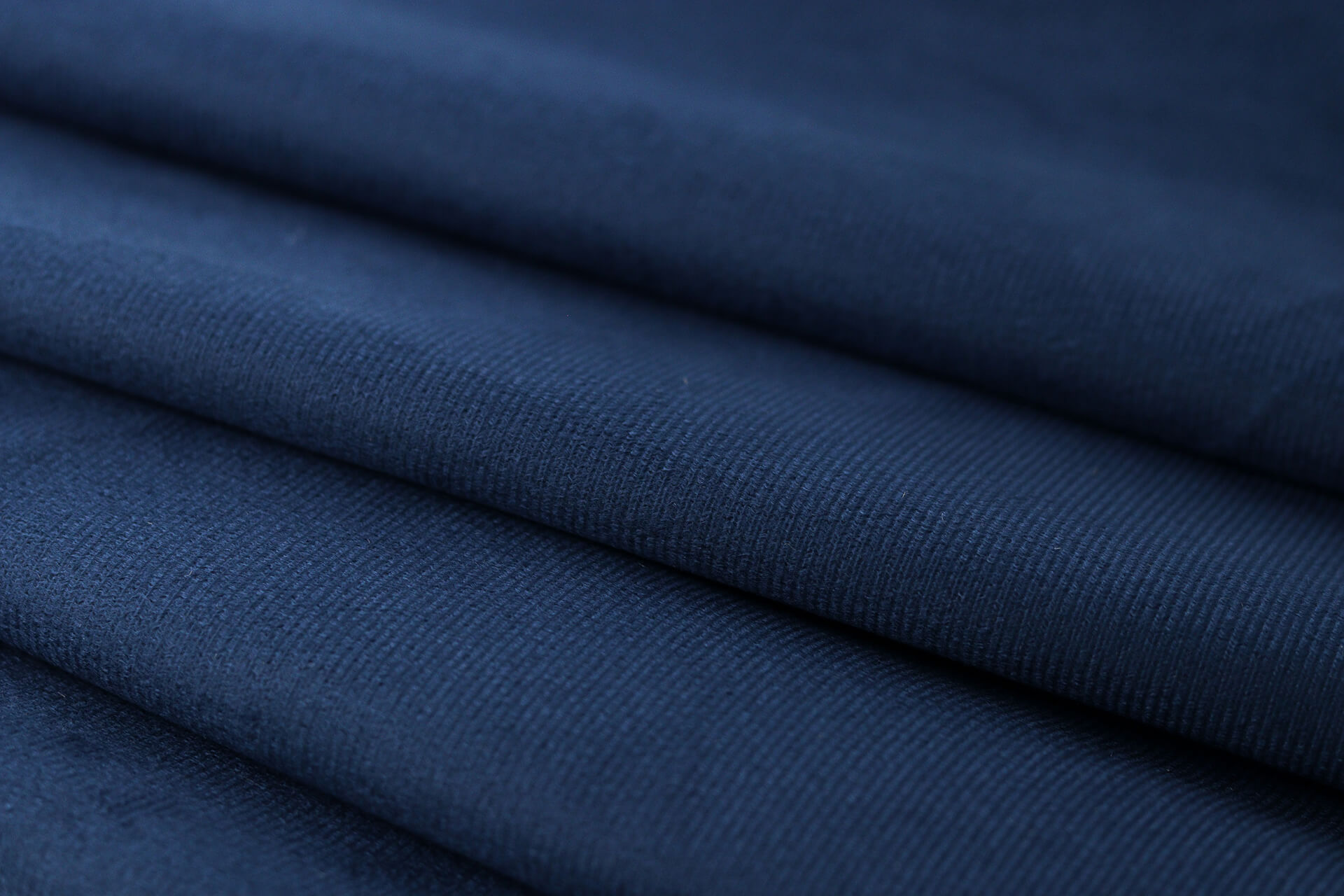 Cabeceira Casal Para Cama Box Curva 140x60 Veludo Azul - Tachas Prata