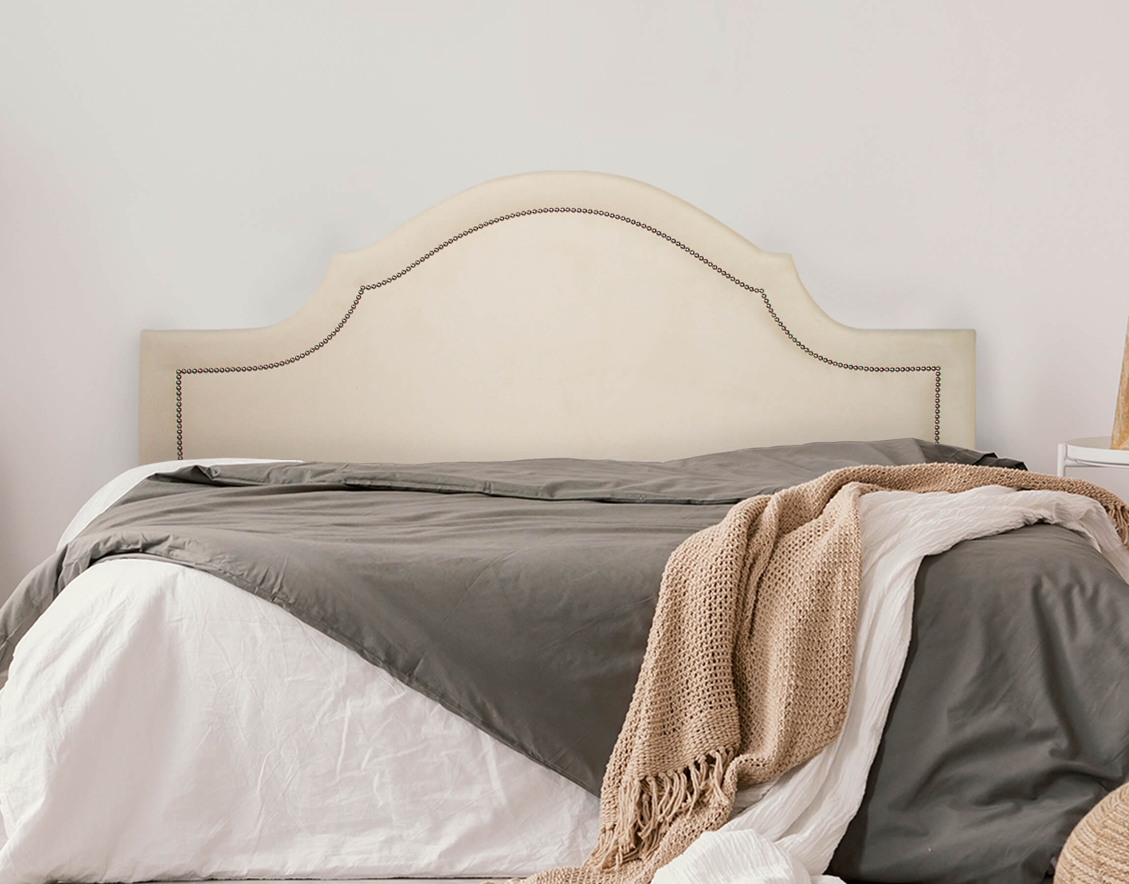 Cabeceira Casal Para Cama Box Provençal 140x60 Suede Off White - Tachas Prata