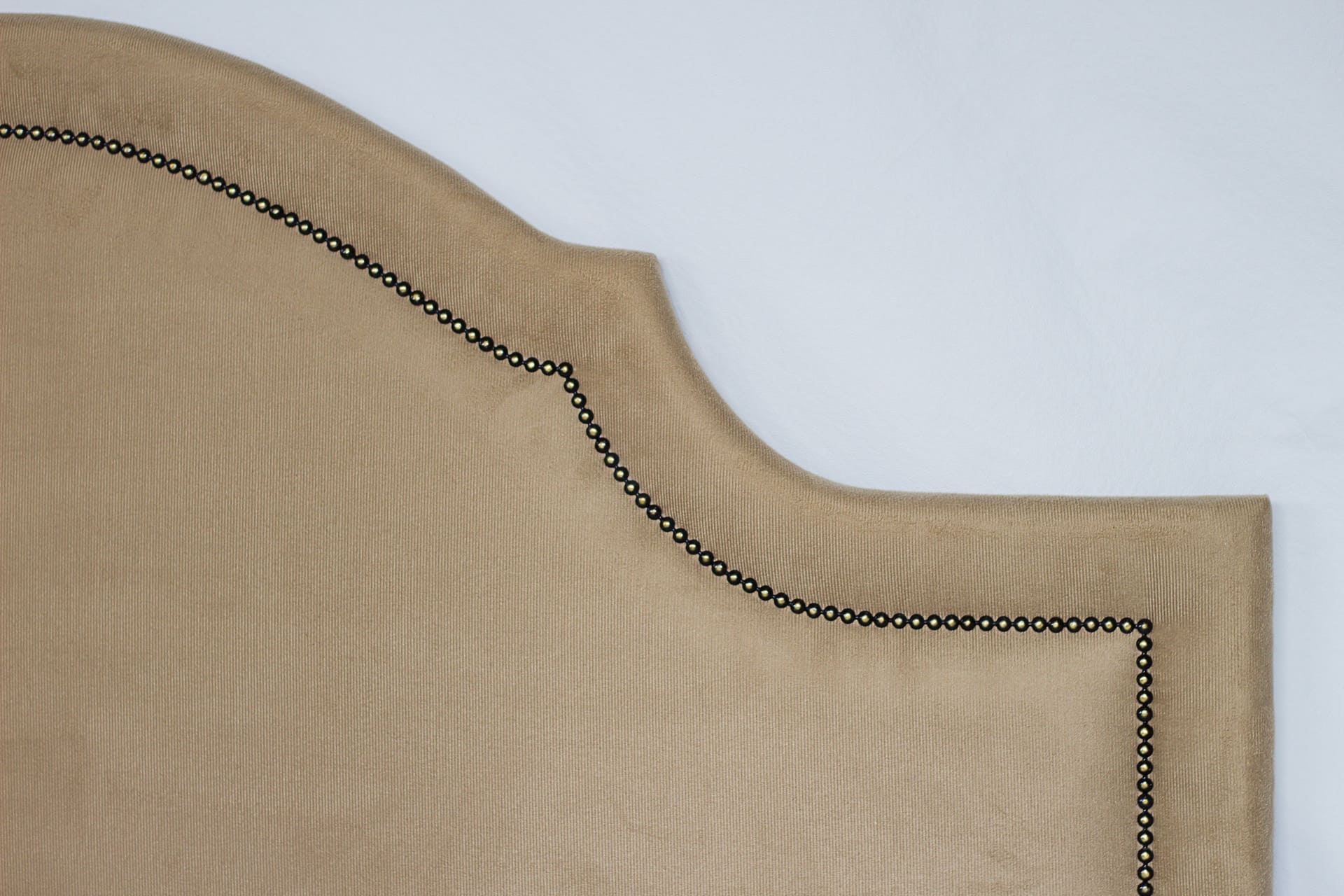 Cabeceira Queen Para Cama Box Provençal 160x60 Suede Bege - Tachas Fumê