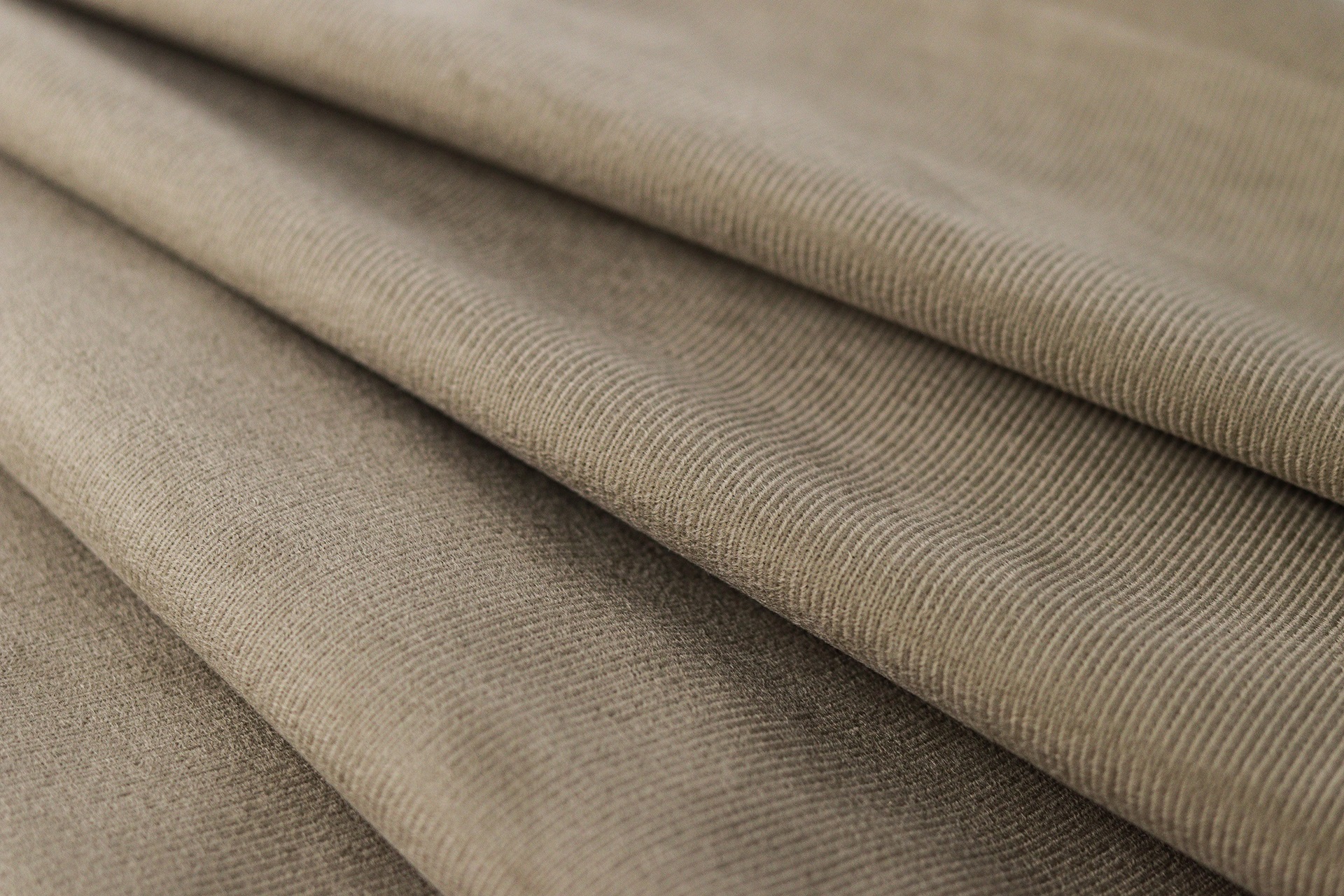 Cabeceira Queen Reta Luxo 160x60 Suede Bege - Tachas Fumê