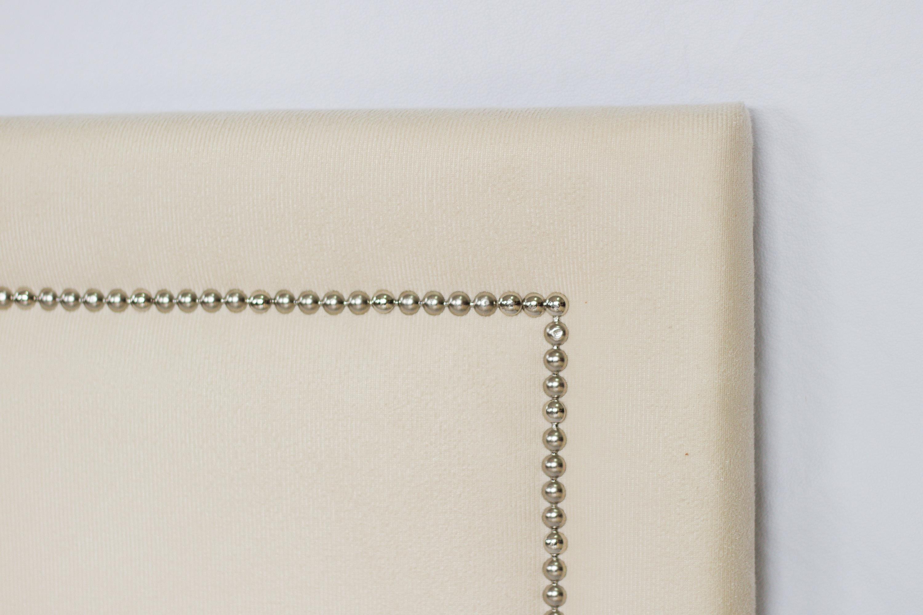 Cabeceira Queen Reta Luxo 160x60 Suede Off White - Tachas Prata