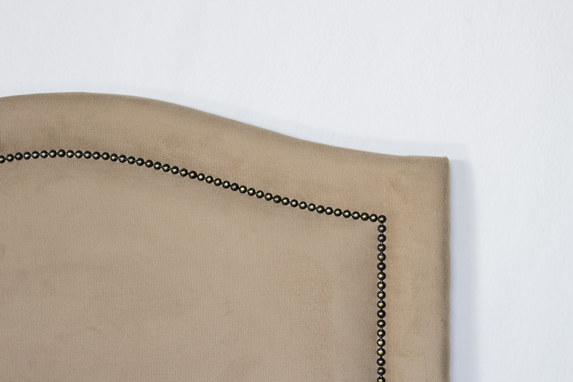 Cabeceira Solteiro Curva 90x60cm Suede Bege - Tachas Fumê