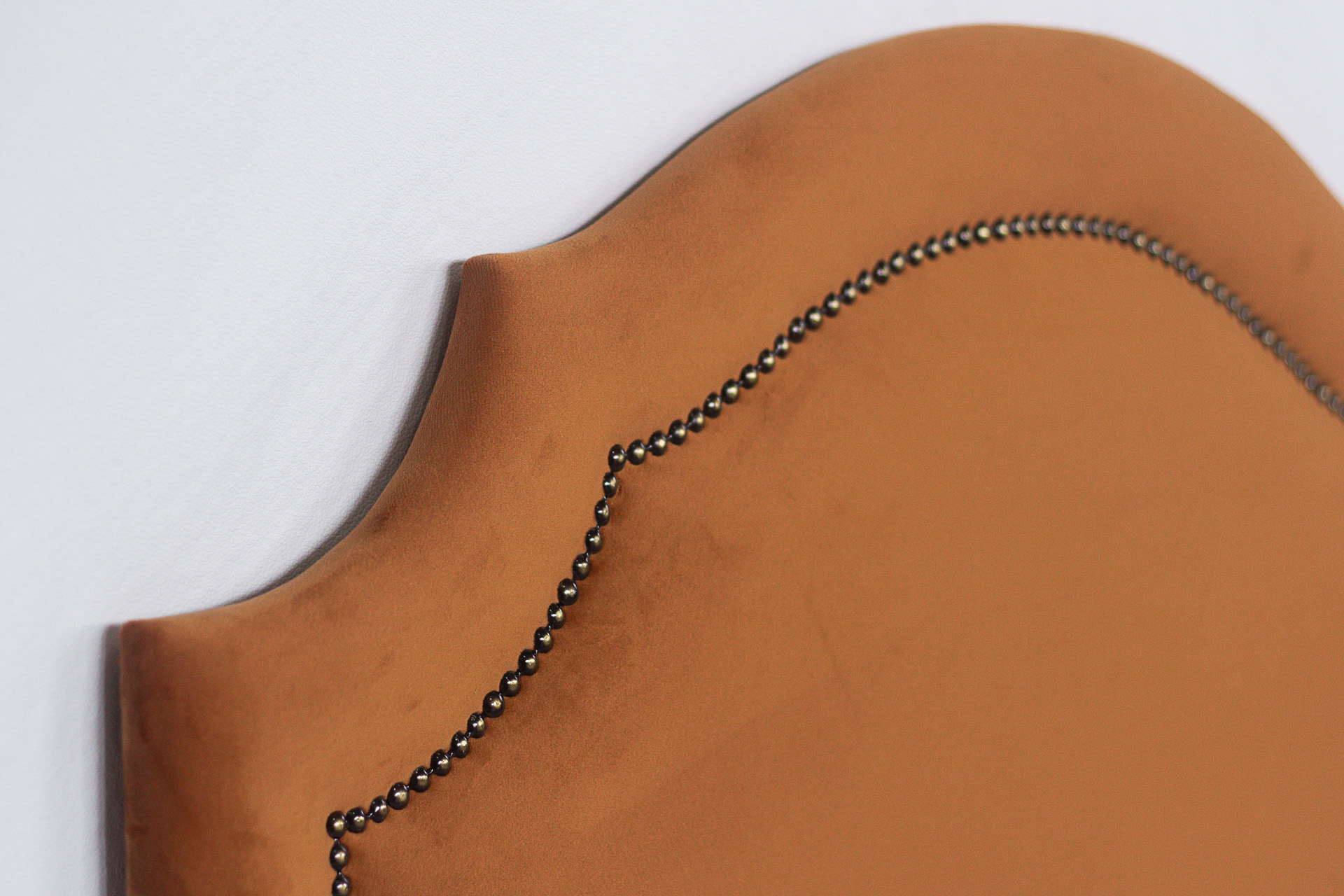 Cabeceira Solteiro Provençal 90x60cm Veludo Terracota - Tachas Fumê