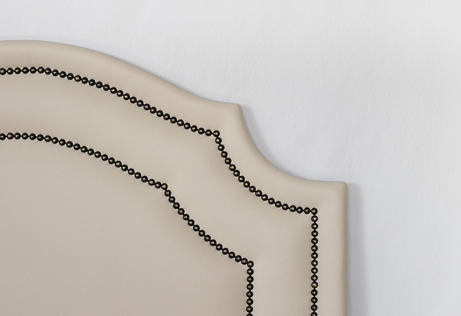 Cabeceira Solteiro Provençal Dupla 90x60 Courino Off White - Tachas Fumê