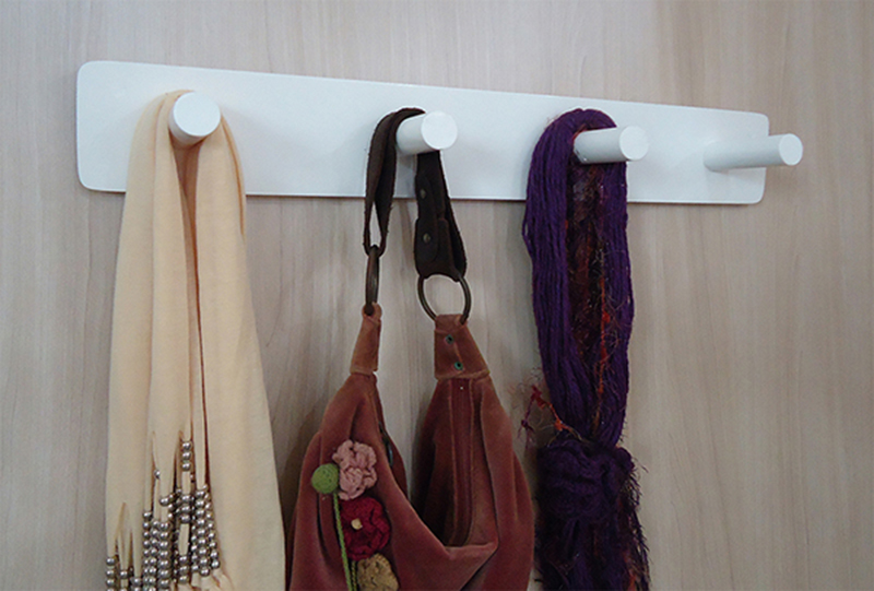 Cabideiro de Parede Porta Bolsas Mochilas Tolhas Pinos Branco Laca