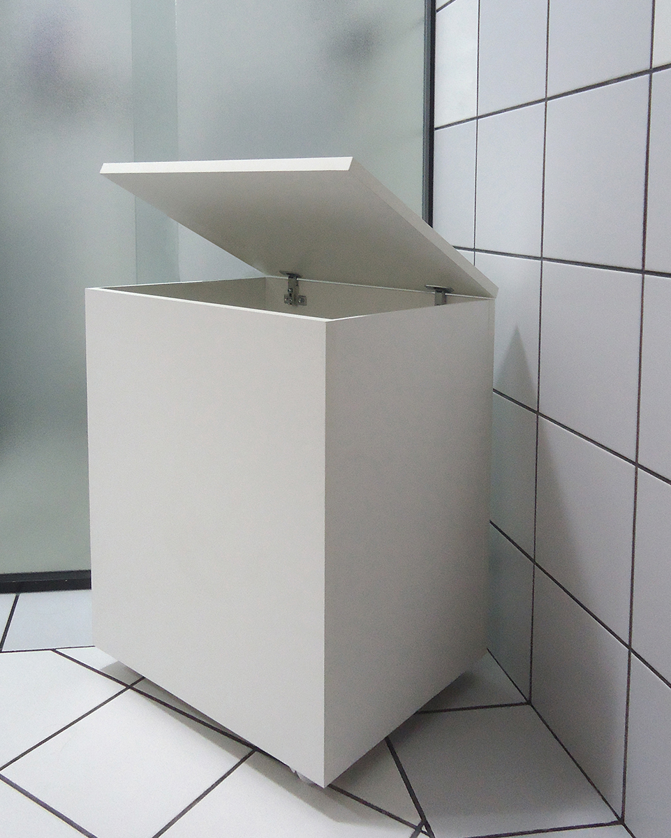 Cesto de Roupas Baú Roupeiro Tulha com Rodízios Banheiro Lavanderia - Branco