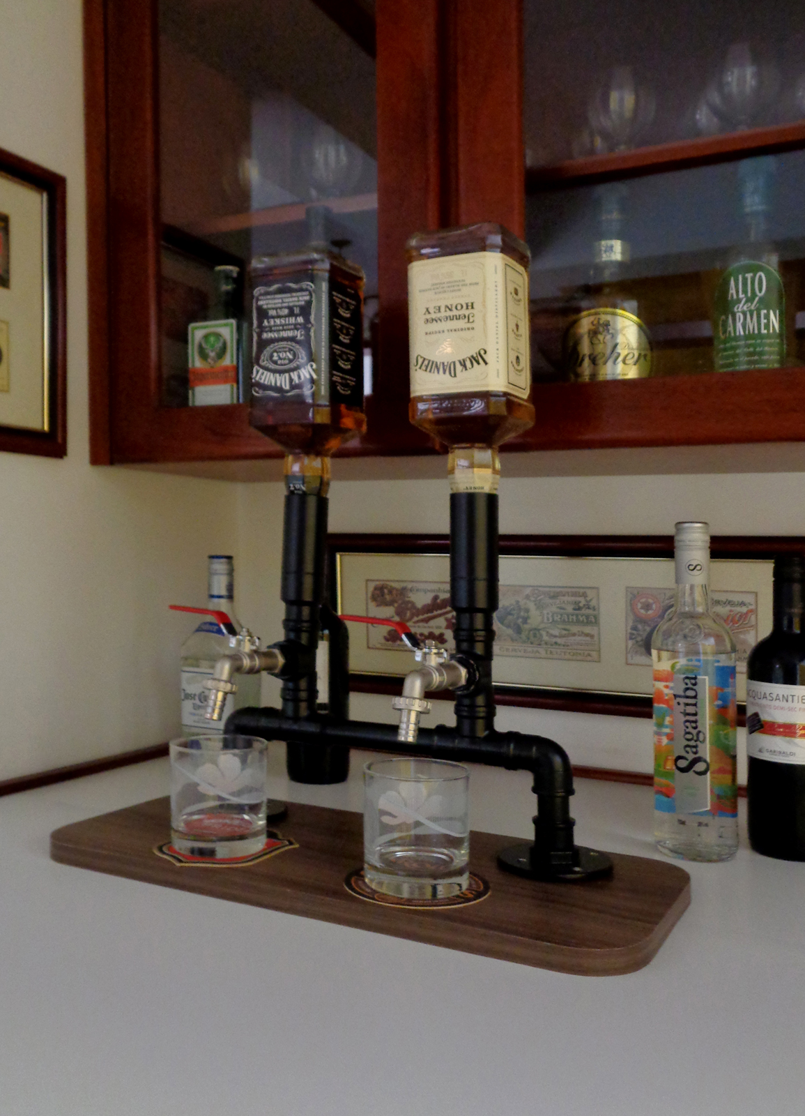 Dispenser Dosador Serve Bebidas Drinks Whisky Bar Adega Estilo Industrial Preto Laca