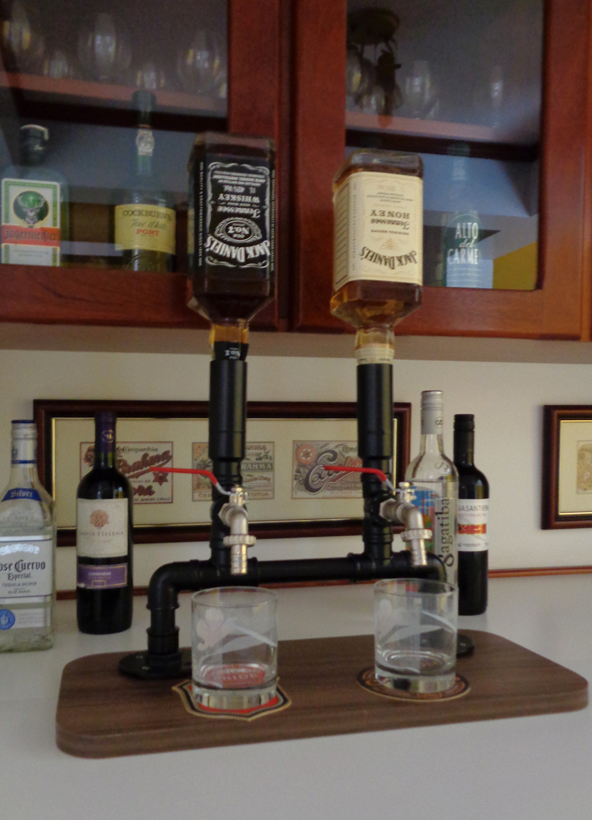 Dispenser Dosador Serve Bebidas Drinks Whisky Bar Adega Estilo Industrial Preto Laca