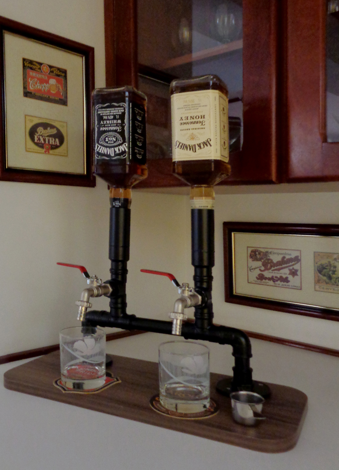 Dispenser Dosador Serve Bebidas Drinks Whisky Bar Adega Estilo Industrial Preto Laca