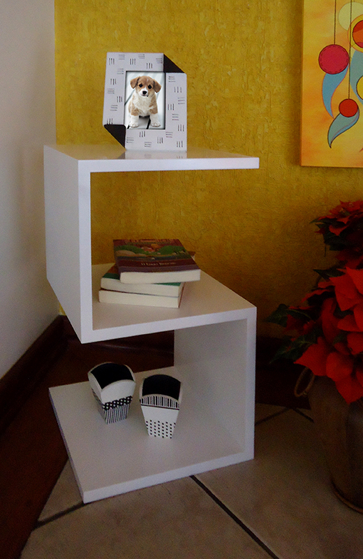 Mesa "S" Lateral de Apoio ou Mesa de Cabeceira Branco Laca