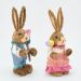Casal De Coelhos De Páscoa Decoração Coelhinhos Caçadores 35cm