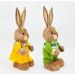 Casal De Coelhos Páscoa Decoração em Palha Coelhinhos Coloridos 60cm