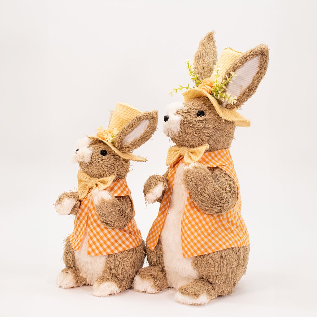 Dupla Coelho de Páscoa Com Chapéu e Flores Laranja Decoração