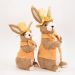 Dupla Coelho de Páscoa Com Chapéu e Flores Laranja Decoração