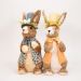 Dupla de Coelhos de Páscoa Coelhinhos com Flores Enfeite 46cm