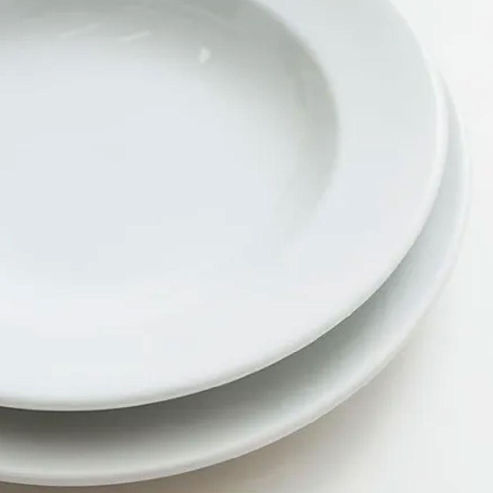 Conjunto de 12 Pratos Fundos Classe Única para Bar ou Hotel