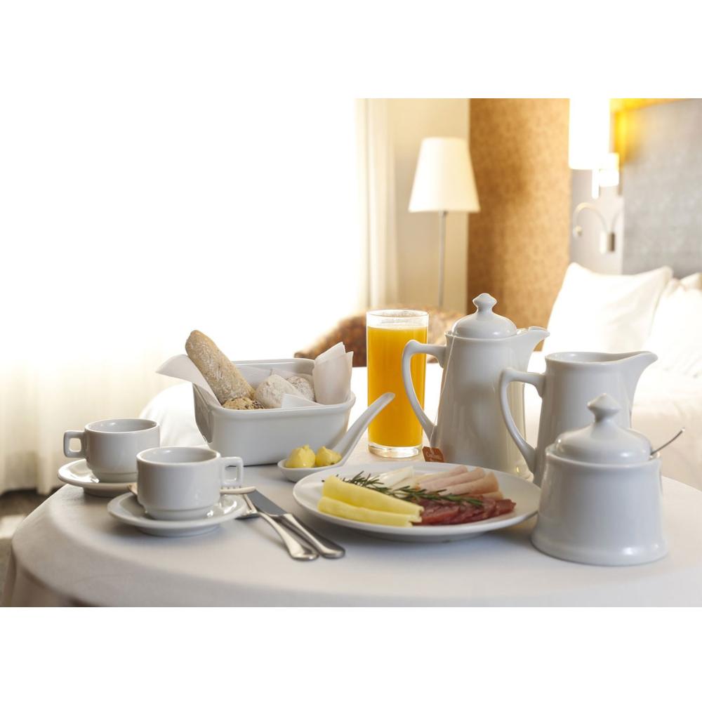 Jogo 4 Xícaras de Chá com Pires de Porcelana 215ml Classe Única Iguaçu Germer Branco