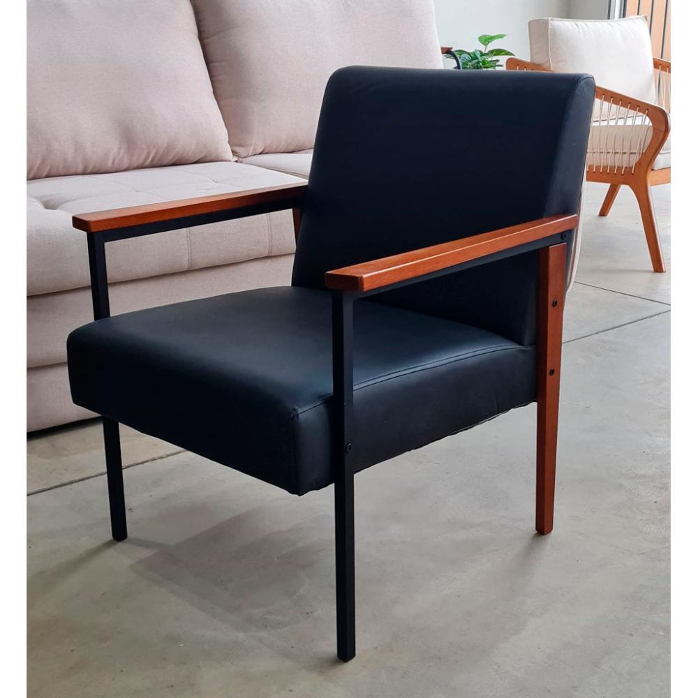 Poltrona Fontana Courino Preto Base em Metal Preto e Madeira