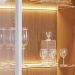 Cristaleira Decorativa Tenerife Com Portas de Vidro e Adega LED MDF/MDP OffWhite/Freijó G73 - Gran Belo