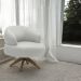 Kit 2 Poltronas Decorativas Katy Sala de Estar Base Giratória em Madeira Couro Off White G88 - Gran Belo