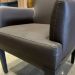 Poltrona Decorativa Alyssa para Sala de Estar Pés de Madeira Corino Marrom Conforto e Estilo G19 - Gran Belo