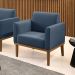 Poltrona Decorativa Isabella Pés Fixo em Madeira Castanho Suede Azul Marinho G19 - Gran Belo