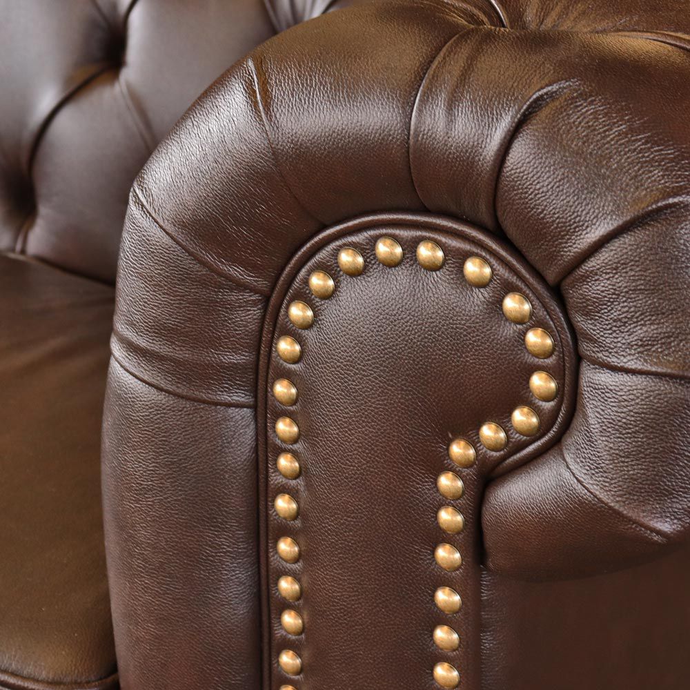 Sofá 2 Lugares Sala de Estar Chesterfield Pés Madeira Couro Tabaco Brilho G40 - Gran Belo