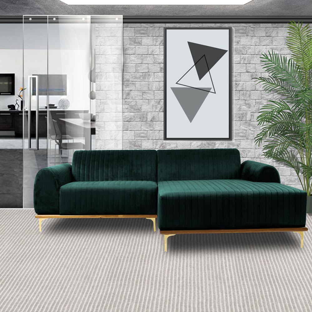 Sofá 3 Lugares com Chaise Base de Madeira Euro 230 cm Veludo Verde - Gran Belo