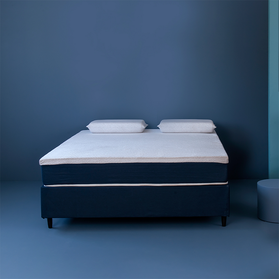 Cama Box Casal com Colchão Mola Ensacada Guldi Firme e 2 Travesseiros Guldi Nasa Viscoelástico Azul e Branca