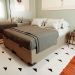 Cama Box King Martin Linho Cru com Colchão Guldi Massageador Quântico Molas Ensacadas (30x193x203) Branco e Bege