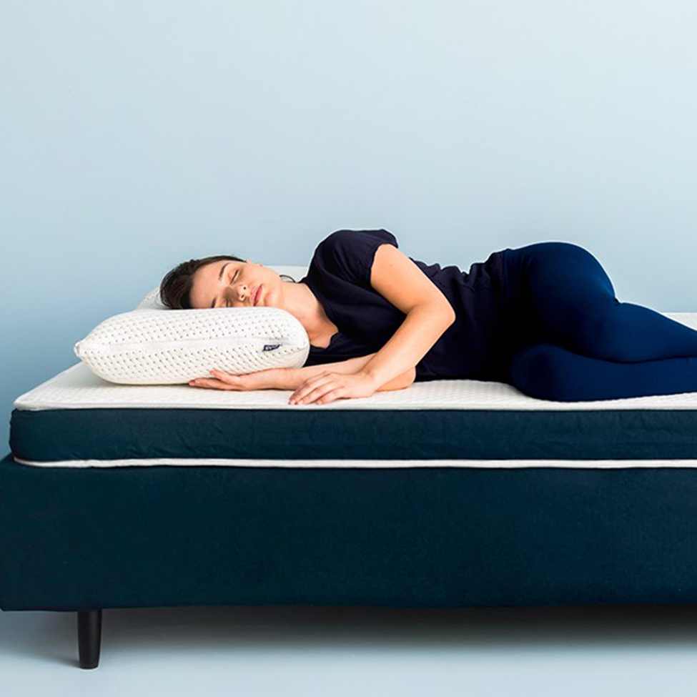 Cama Box com Colchão Casal Guldi Duplo D28 e 2 Travesseiros Guldi Soft Nasa Branco e Bege