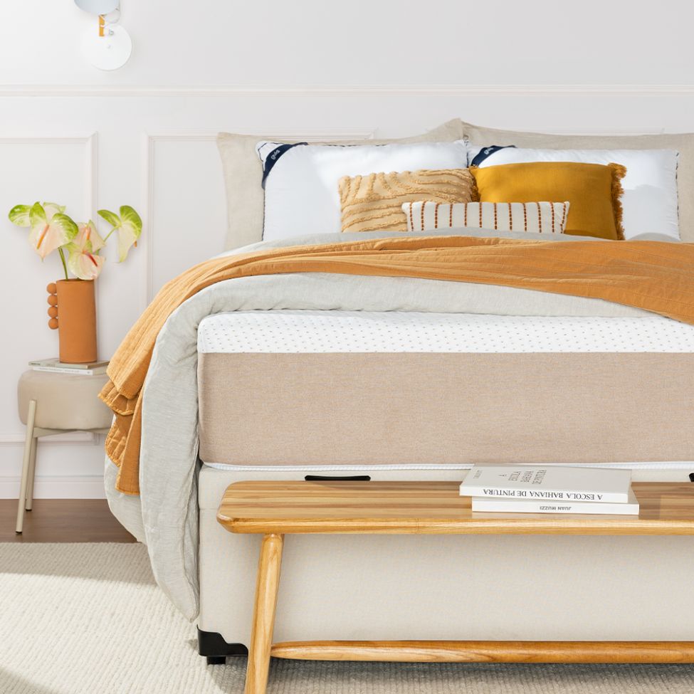 Colchão Solteirão Guldi Comfort com Massageador Quântico Molas Ensacadas (30x96x203) Branco e Bege