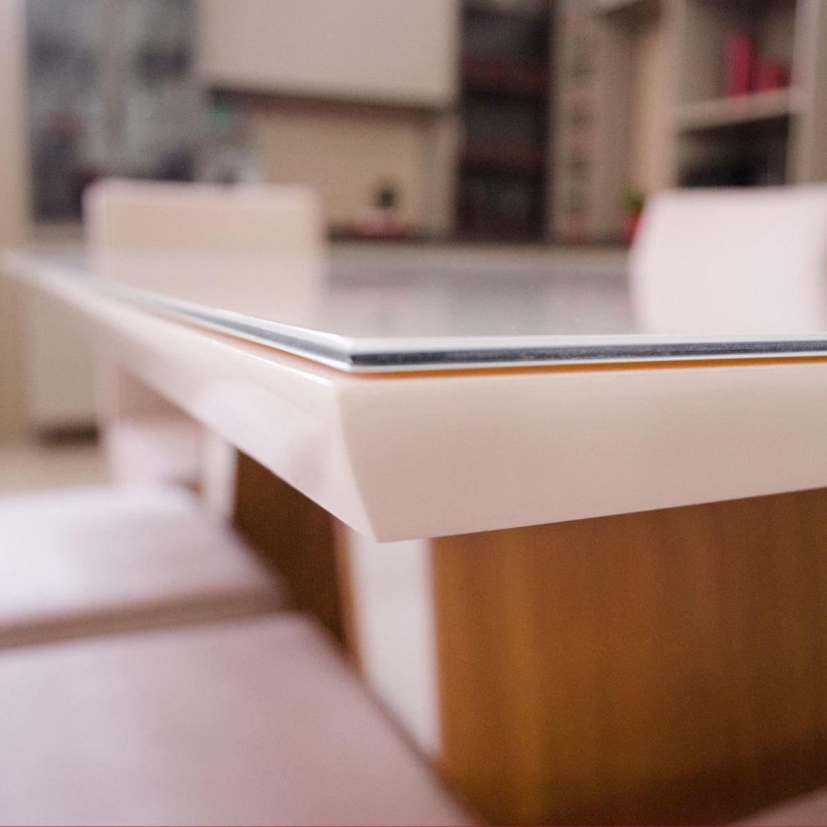 Mesa de Jantar 6 Lugares com Vidro - Luiza Nature / Off White