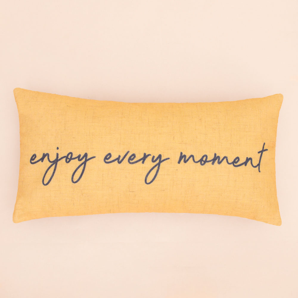 Capa Almofada Retangular Amarela Frase "Enjoy Every Moment" - Home Cartoon