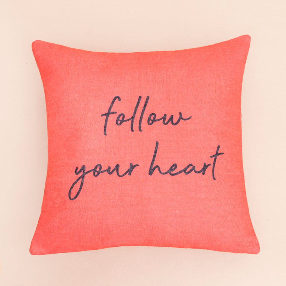 Capa de Almofada Quadrada Vermelha Frase "Follow Your Heart" - Home Cartoon