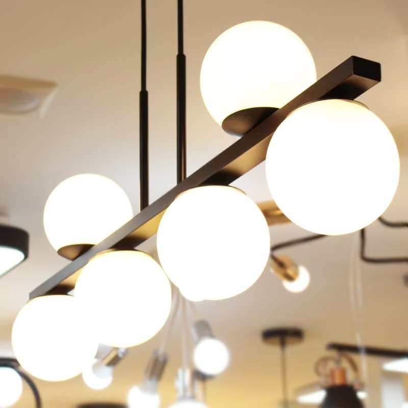 Luminária de Teto Pendente Jabuti UP Preto com Globos Branco Fosco para 6 Lâmpadas G9