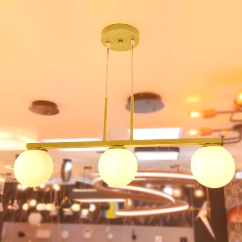 Lustre Pendente Jabuti Triplo Dourado com Globos de Vidro Brancos para 3 Lâmpadas G9 de LED Bivolt
