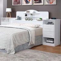 Cabeceira Queen Size Branca Com Tomada Carrega Celular Abajur com Mesa Lateral com 2 Gavetas e Prateleiras Luxo - Ip