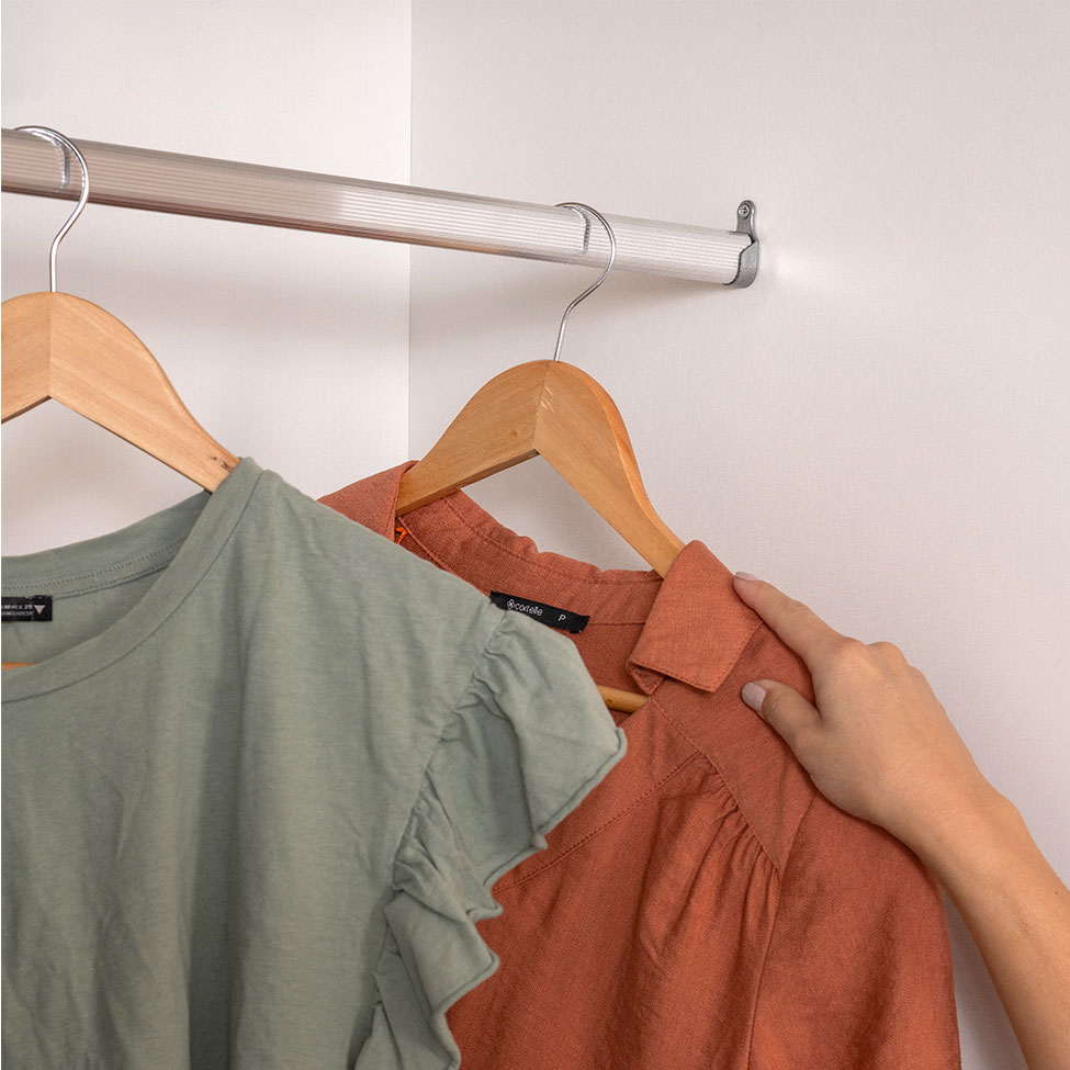Guarda-Roupa Modulado com Maleiro e Cabideiros Tuyo 2 Portas Articuladas Branco 90 cm