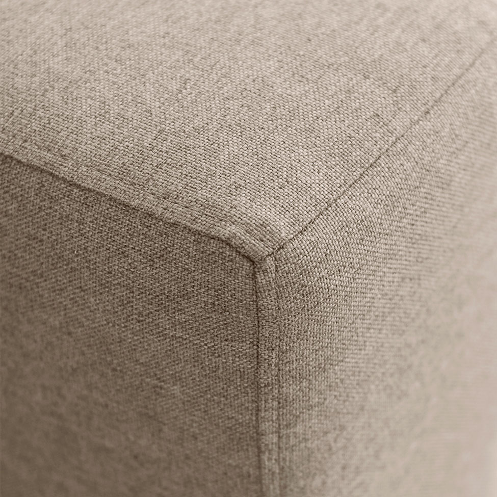 Sofá 2 Lugares com Molas Ensacadas 170 cm e Puff Unne Linho Bege