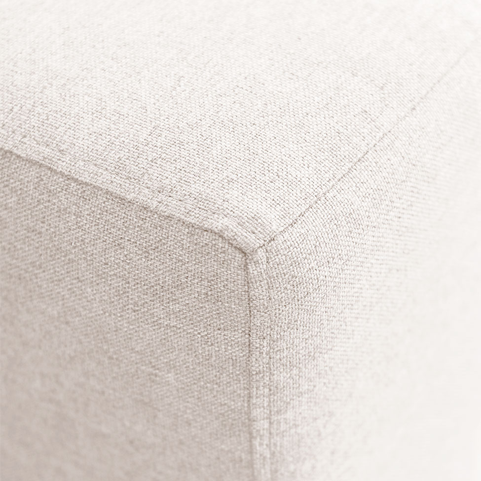 Sofá 2 Lugares com Molas Ensacadas 170 cm e Puff Unne Linho Cru